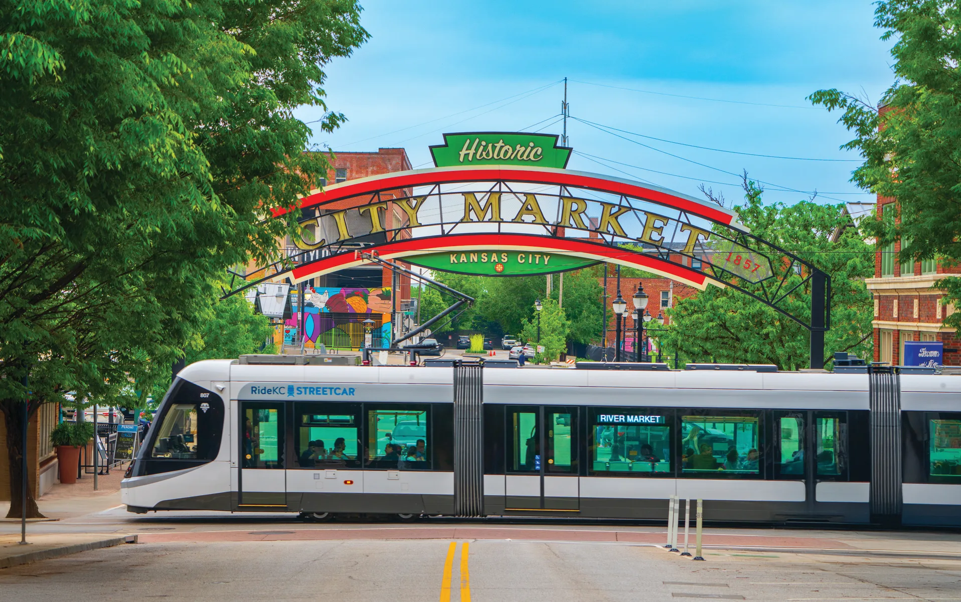 RiverMkt-Streetcar